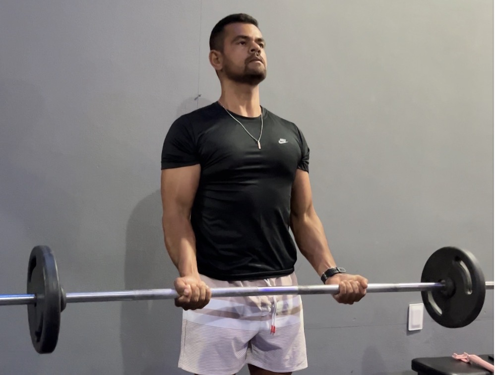 Adailson Targino treinando com barra